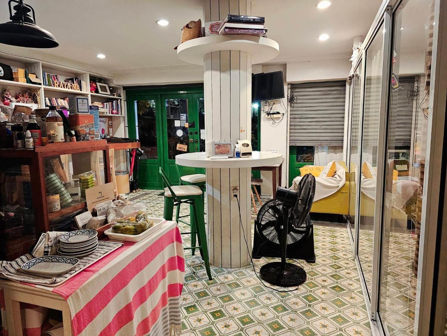 Ratana Boutique Hostel Bangkok Dış mekan fotoğraf
